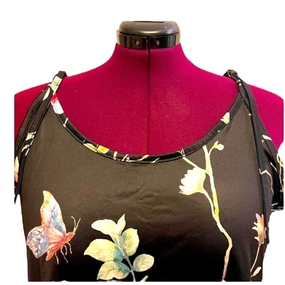 Bundle of 2: Spaghetti Strap Camisoles by H&M & LOVEAU Dear (Wardrobe Essential) - Picture 12 of 16